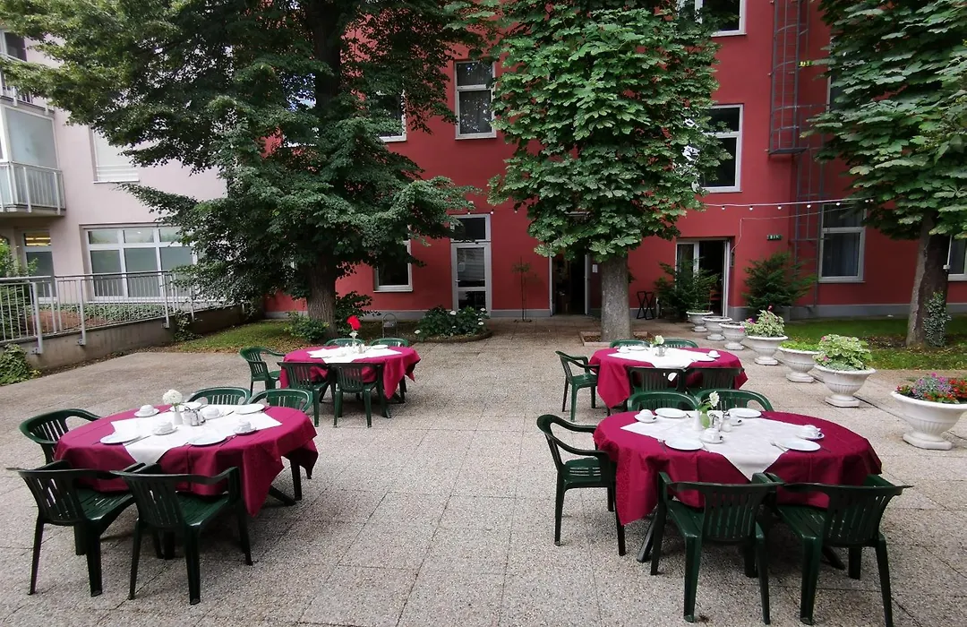 Garten- Und Kunsthotel Gabriel City-1